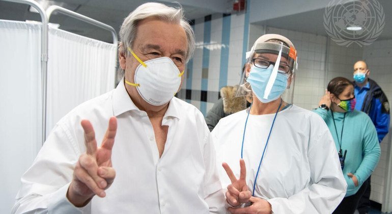 UN chief receives COVID-19 vaccine in New York